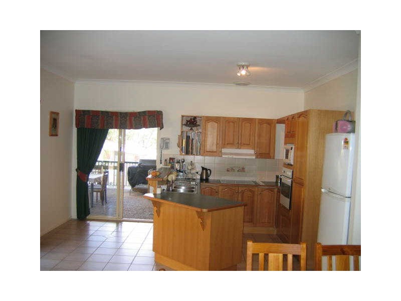 18 Centenary Drive, Boyne Island QLD 4680