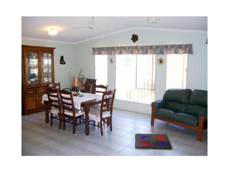 8 CAMBRIDGE CLOSE, Tannum Sands QLD 4680