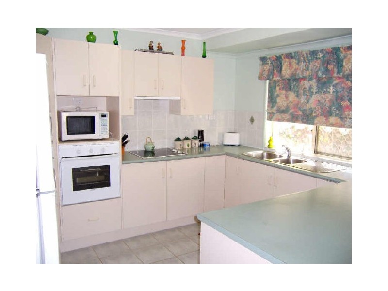 8 CAMBRIDGE CLOSE, Tannum Sands QLD 4680