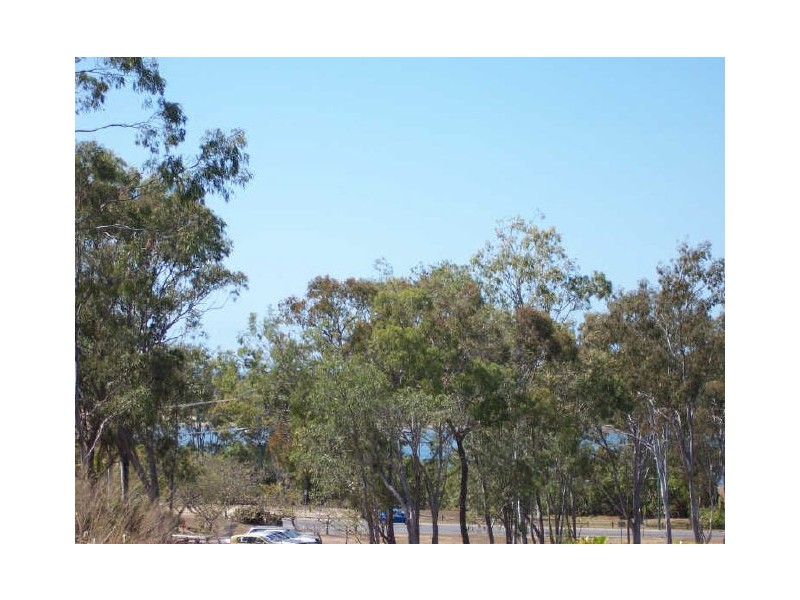 18 Lighthouse Drive, Boyne Island QLD 4680