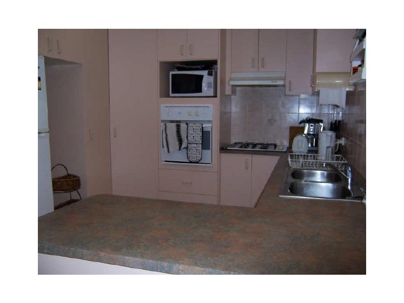 13 Curtis Ave, Boyne Island QLD 4680