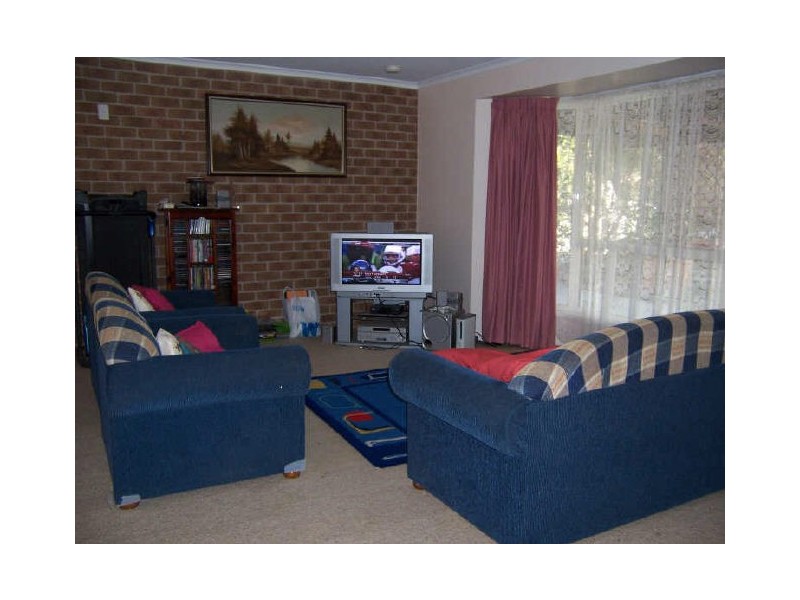 13 Curtis Ave, Boyne Island QLD 4680