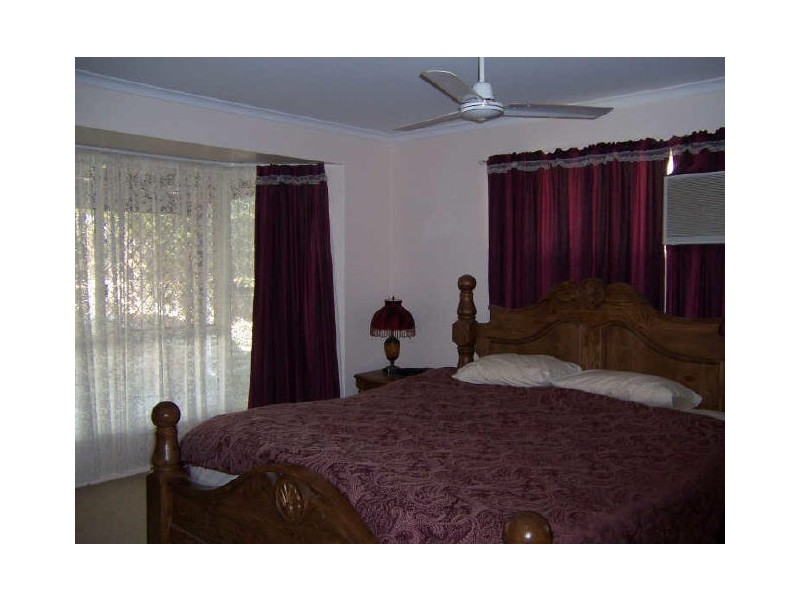 13 Curtis Ave, Boyne Island QLD 4680