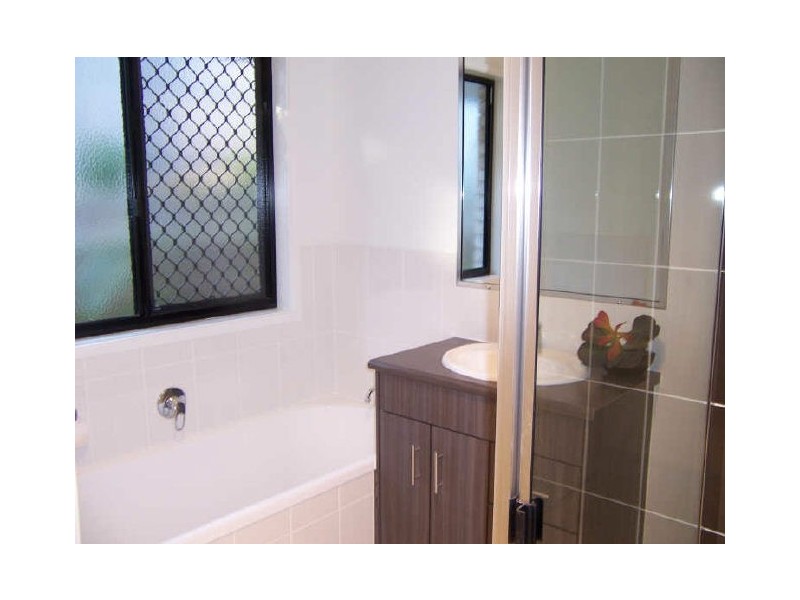 1/24 McLeod Street, Boyne Island QLD 4680