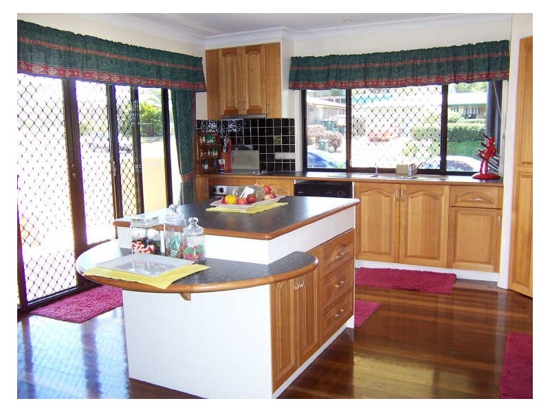 7 Curtis Avenue, Boyne Island QLD 4680