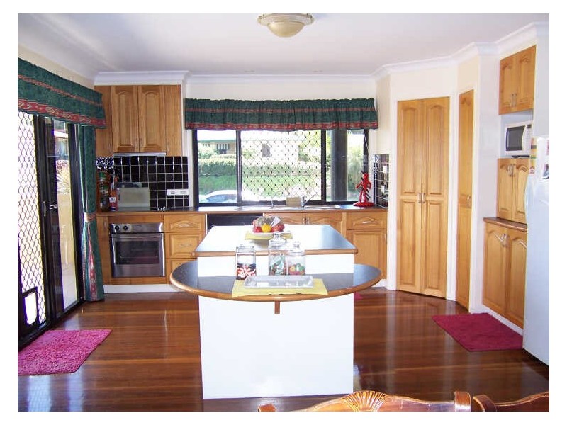 7 Curtis Avenue, Boyne Island QLD 4680
