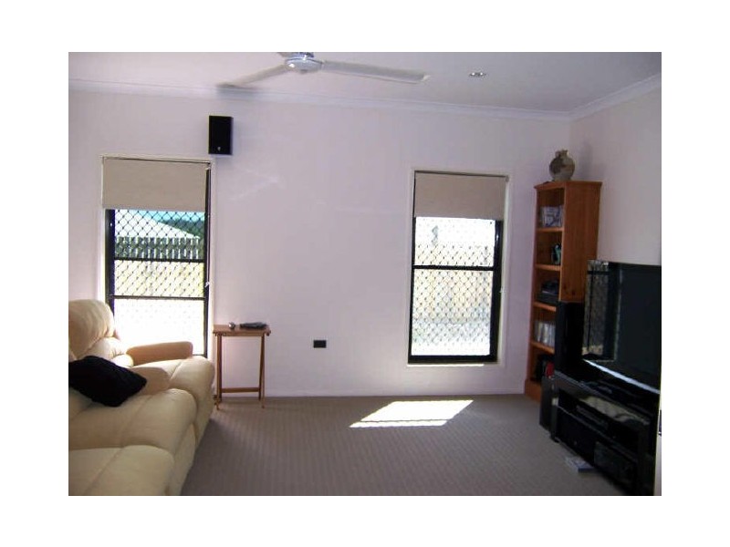 10 Jeana Close, Boyne Island QLD 4680
