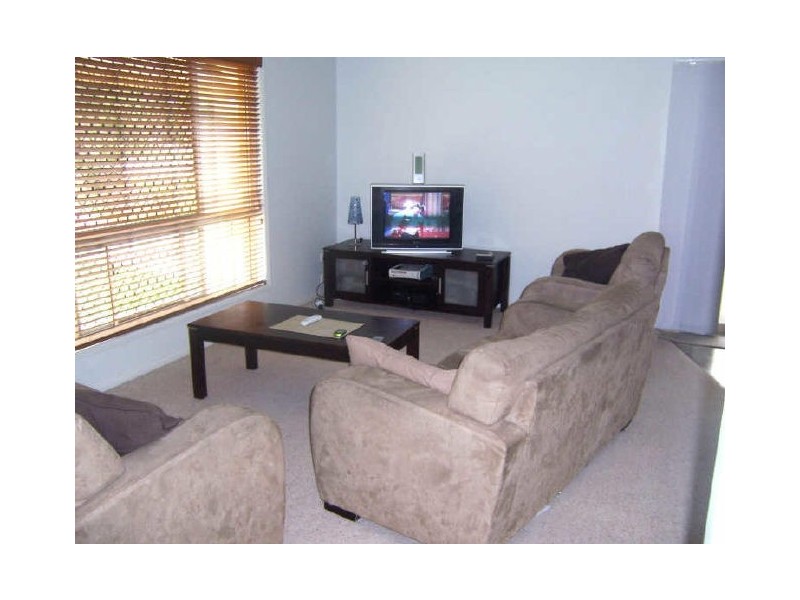 42 Lomandra Street, Boyne Island QLD 4680