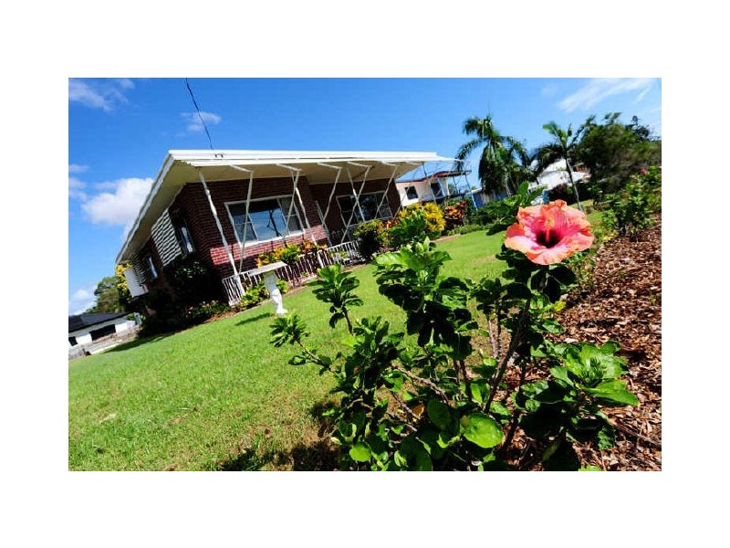 25 Island Esplanade, Boyne Island QLD 4680