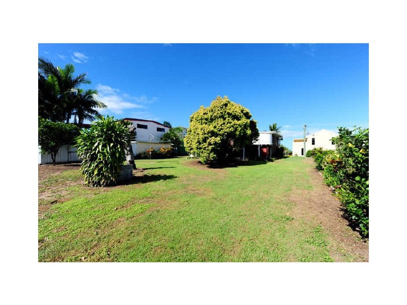 25 Island Esplanade, Boyne Island QLD 4680
