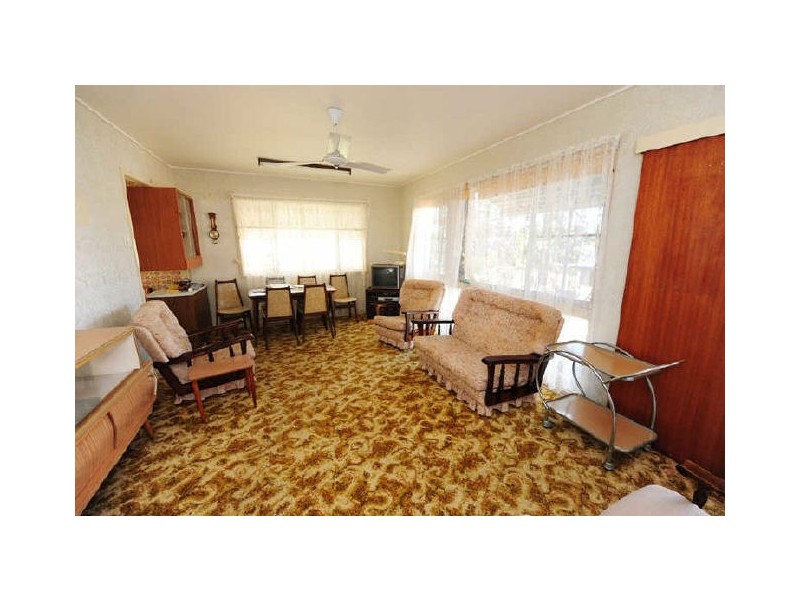 25 Island Esplanade, Boyne Island QLD 4680