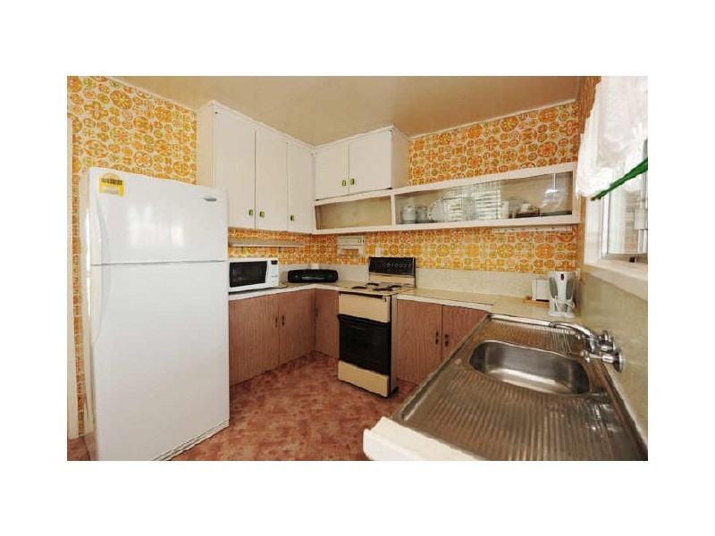 25 Island Esplanade, Boyne Island QLD 4680
