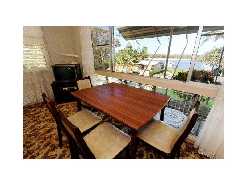 25 Island Esplanade, Boyne Island QLD 4680