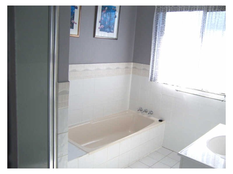 115 Malpas Ave, Boyne Island QLD 4680