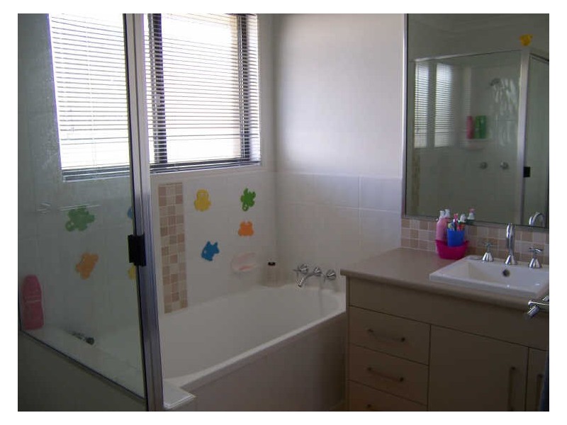 10 Melanie Court, Boyne Island QLD 4680