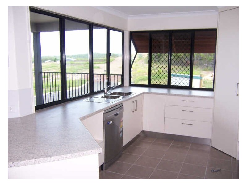 2/21 Bauhinia Street, Boyne Island QLD 4680