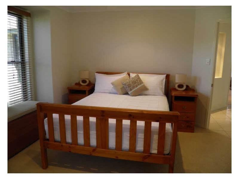 11 Stella Street, Boyne Island QLD 4680