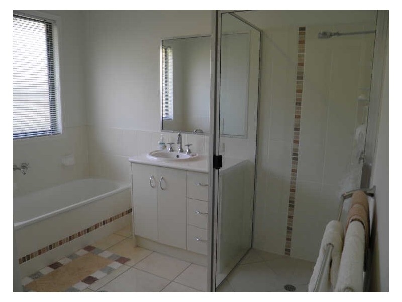 11 Stella Street, Boyne Island QLD 4680