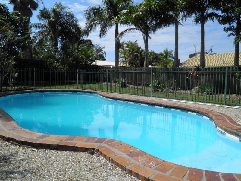 68 Maplas Street, Boyne Island QLD 4680