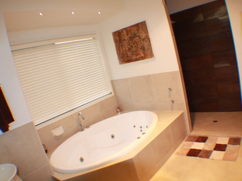 5 Bauhinia Street, Boyne Island QLD 4680