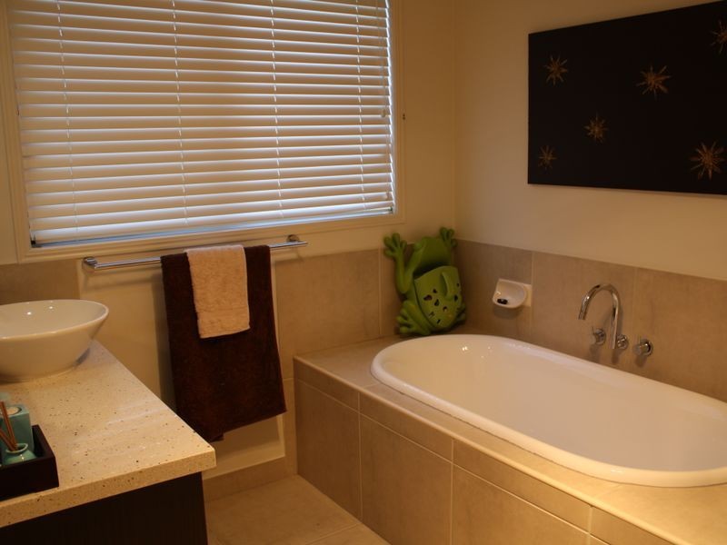 5 Bauhinia Street, Boyne Island QLD 4680