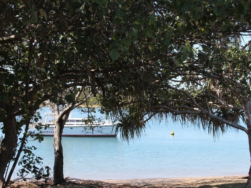 23 Island Esplanade, Boyne Island QLD 4680