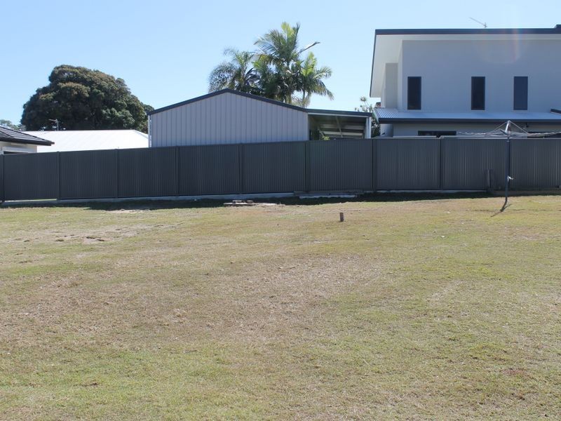 23 Island Esplanade, Boyne Island QLD 4680