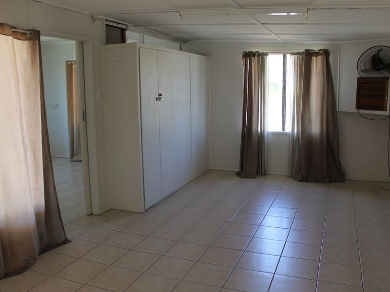 23 Island Esplanade, Boyne Island QLD 4680