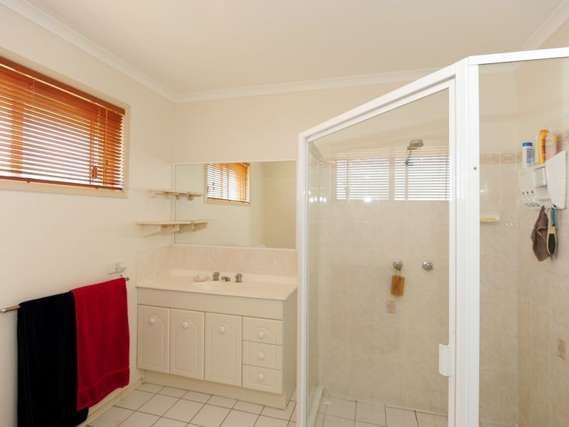 8 Werite Court, Boyne Island QLD 4680