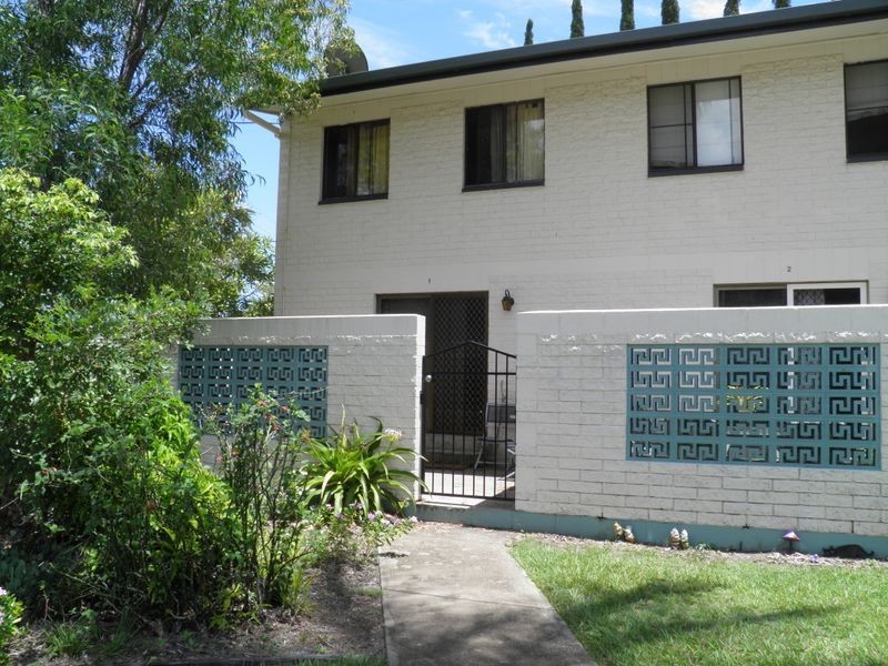 1/4 Wyndham Avenue, Boyne Island QLD 4680