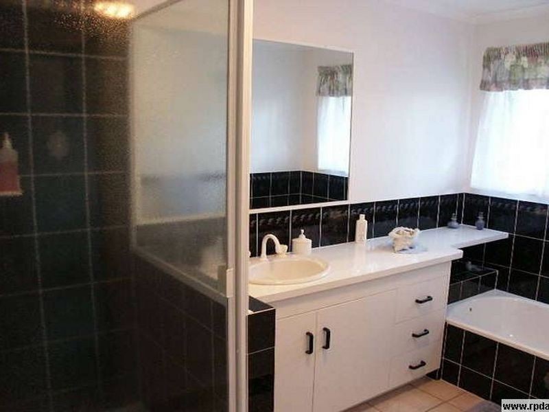 9 Kirrang Place, Boyne Island QLD 4680