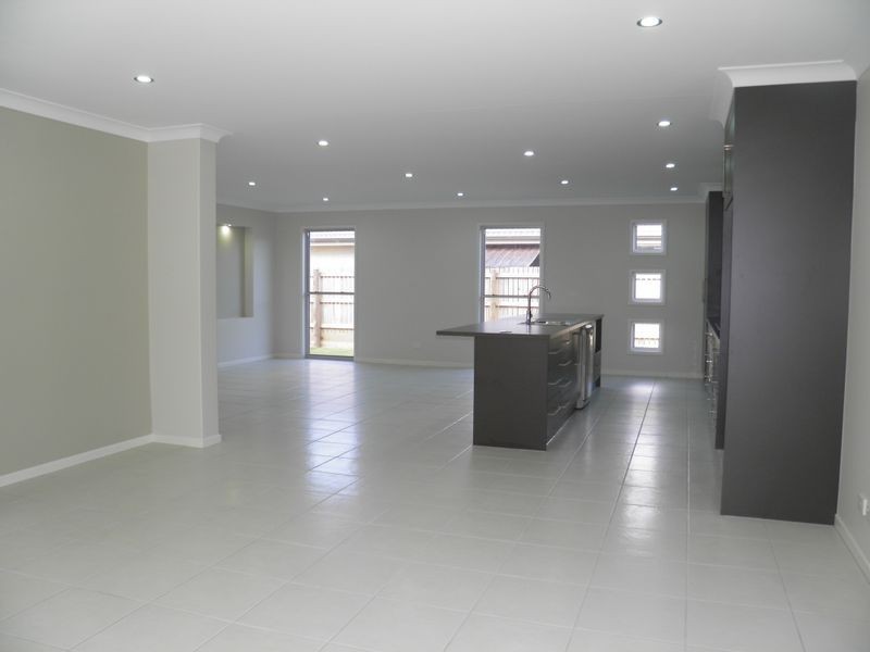 21 Lighthouse Drive, Boyne Island QLD 4680