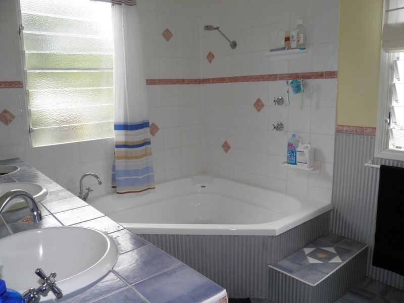 8 Pacific Avenue, Tannum Sands QLD 4680