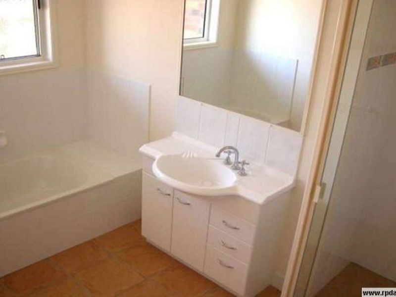 21 Golfview Drive, Boyne Island QLD 4680