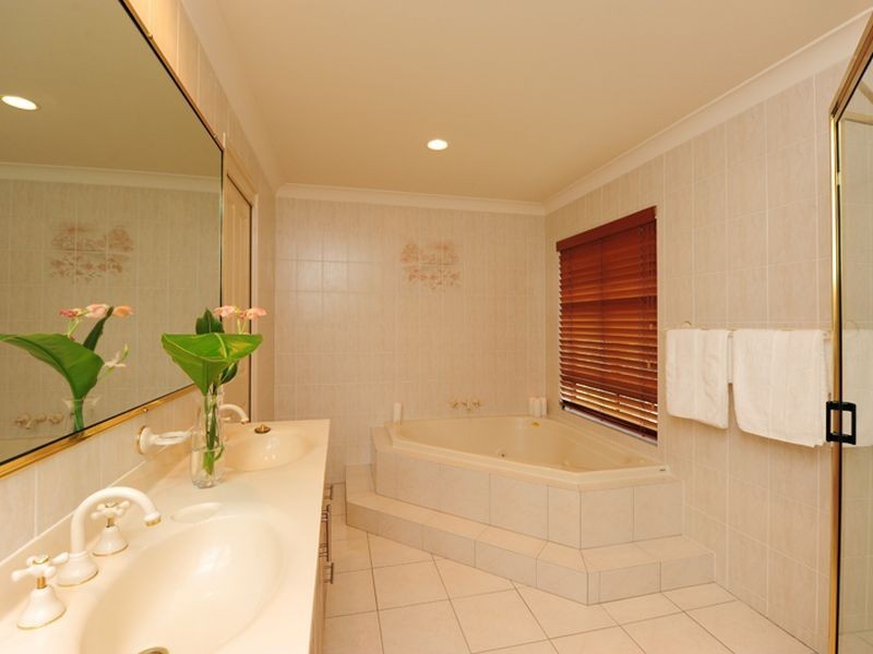 12 Charles Crescent, Tannum Sands QLD 4680