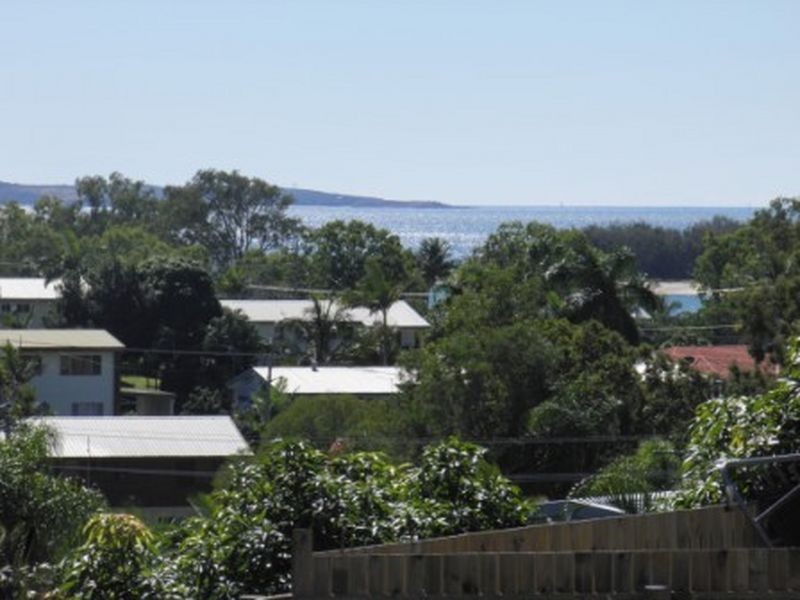 18 Centenary Drive, Boyne Island QLD 4680