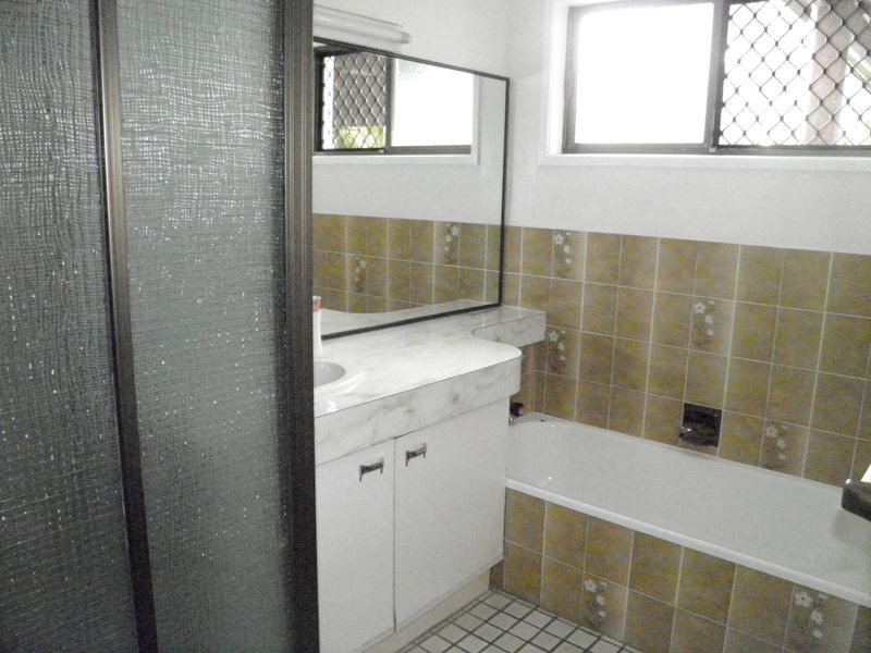 2 Polmaise Street, Boyne Island QLD 4680