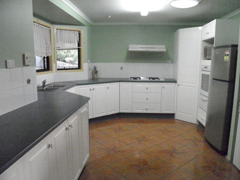 31 Crest Avenue, Boyne Island QLD 4680