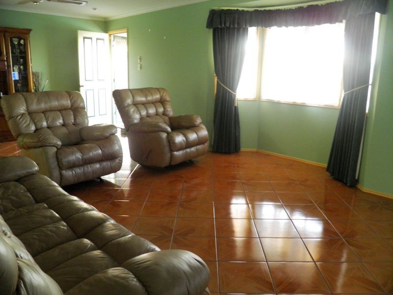 31 Crest Avenue, Boyne Island QLD 4680