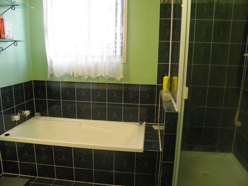 31 Crest Avenue, Boyne Island QLD 4680