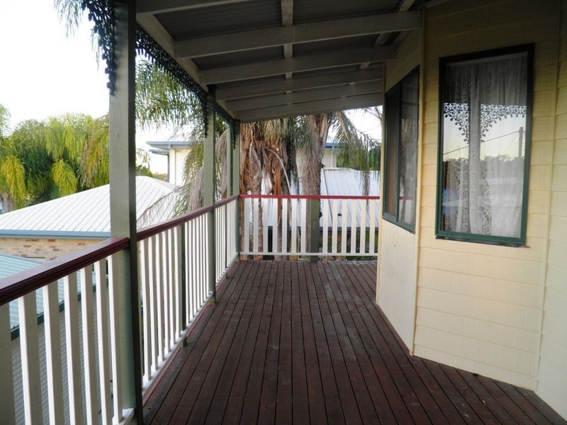 31 Crest Avenue, Boyne Island QLD 4680