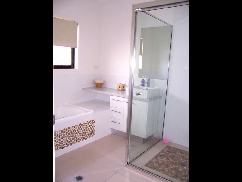 10 Jeana Close, Boyne Island QLD 4680