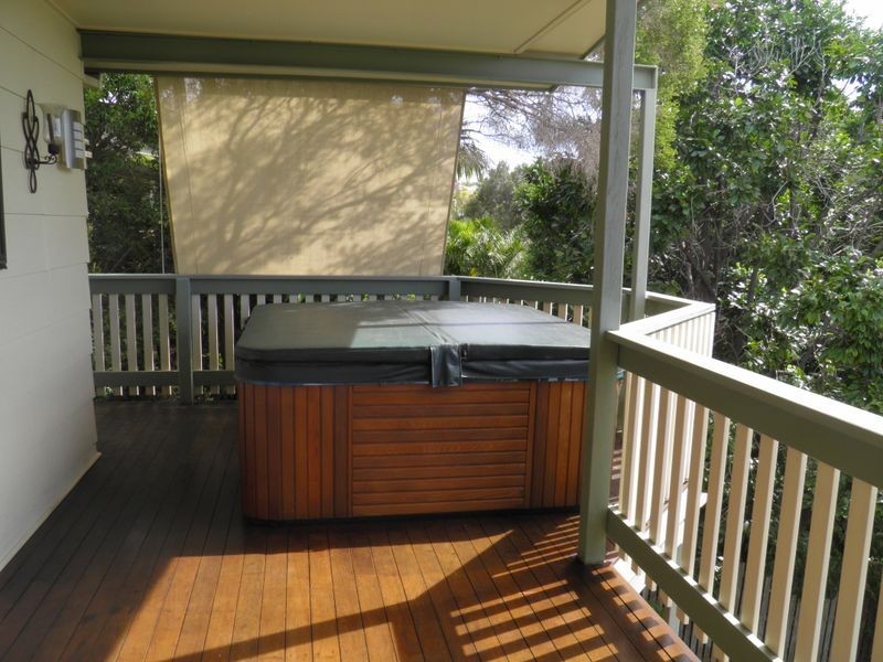 20 Crest Avenue, Boyne Island QLD 4680
