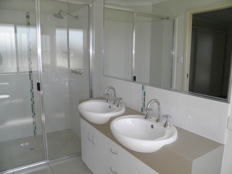 2 Bessie Court, Boyne Island QLD 4680