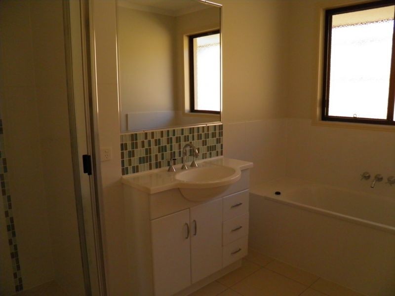 2 Bessie Court, Boyne Island QLD 4680