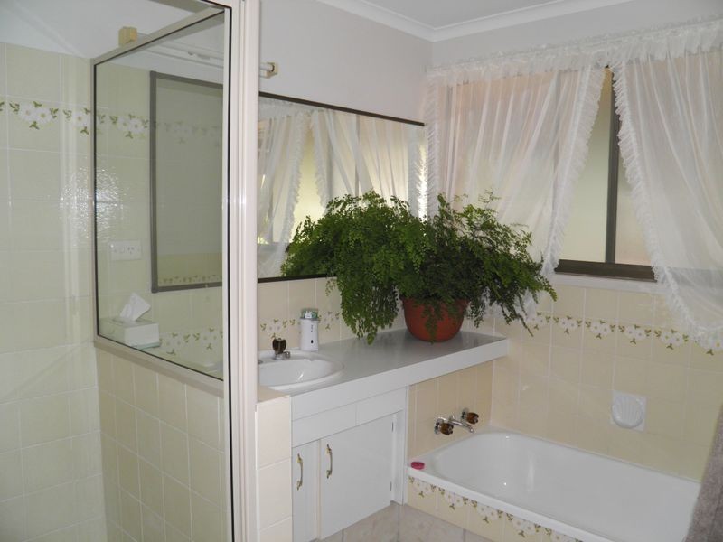 2 Andrew Court, Boyne Island QLD 4680