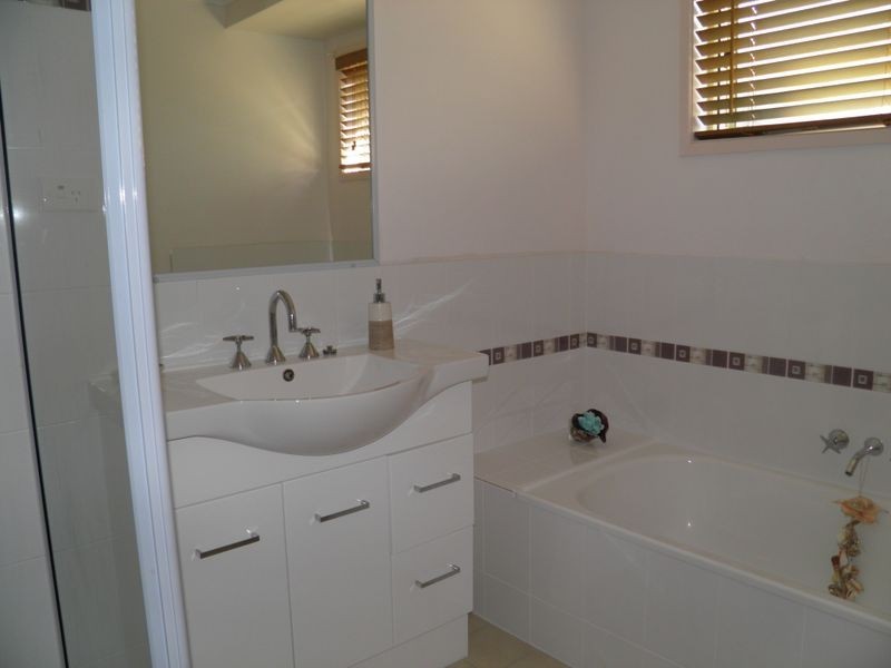 5 Kirrang Place, Boyne Island QLD 4680