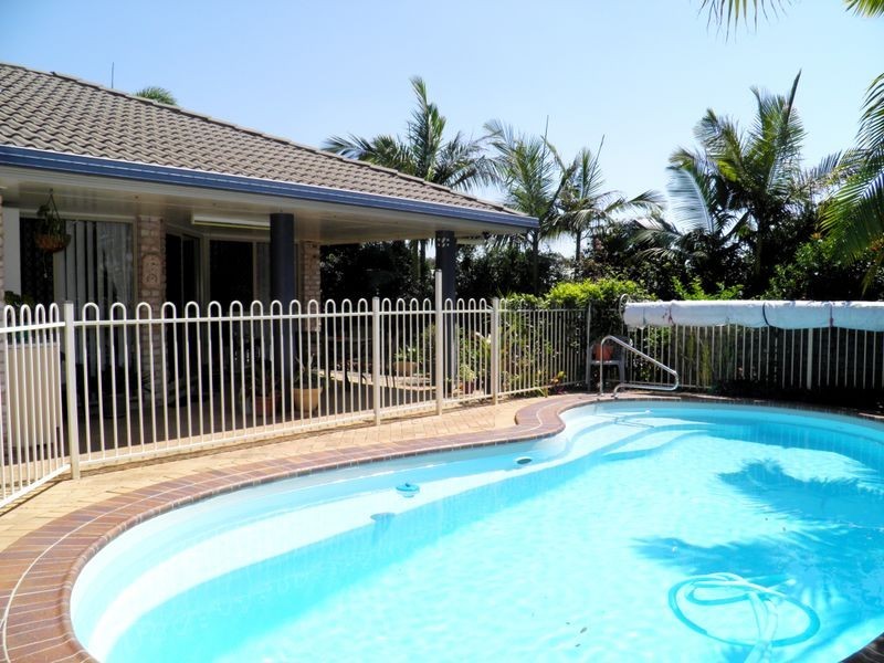 8 Currawong Court, Boyne Island QLD 4680