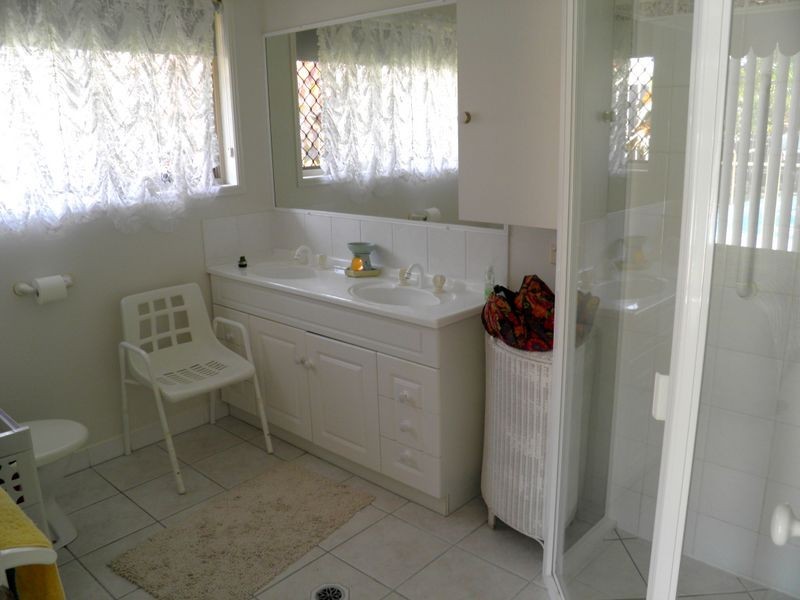 8 Currawong Court, Boyne Island QLD 4680