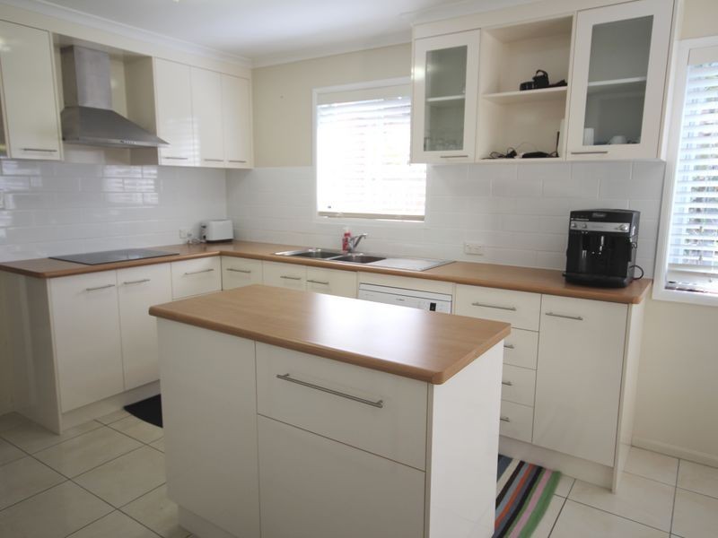 94 Booth Avenue, Tannum Sands QLD 4680